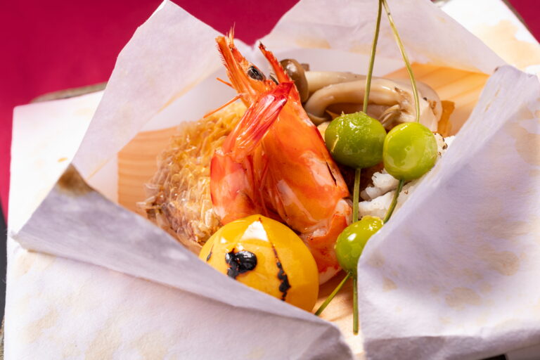 味めぐり懐石★日本庭園を臨む大正邸宅でのテーブル席にて