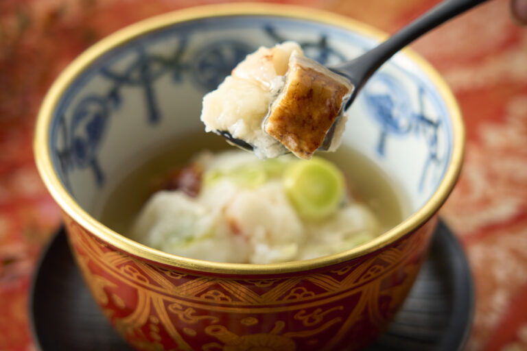 味めぐり懐石★日本庭園を臨む大正邸宅でのテーブル席にて